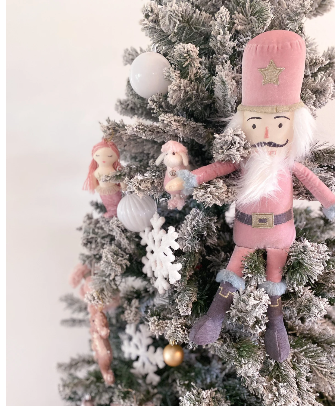 Nutcracker Shelf Sitter