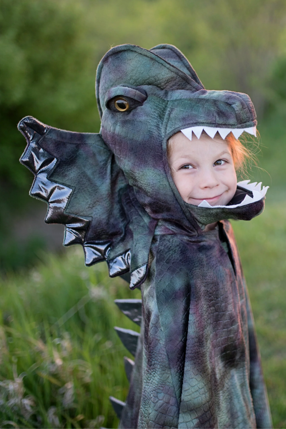 Grandasaurus Dilophosaurus Cape with Claws
