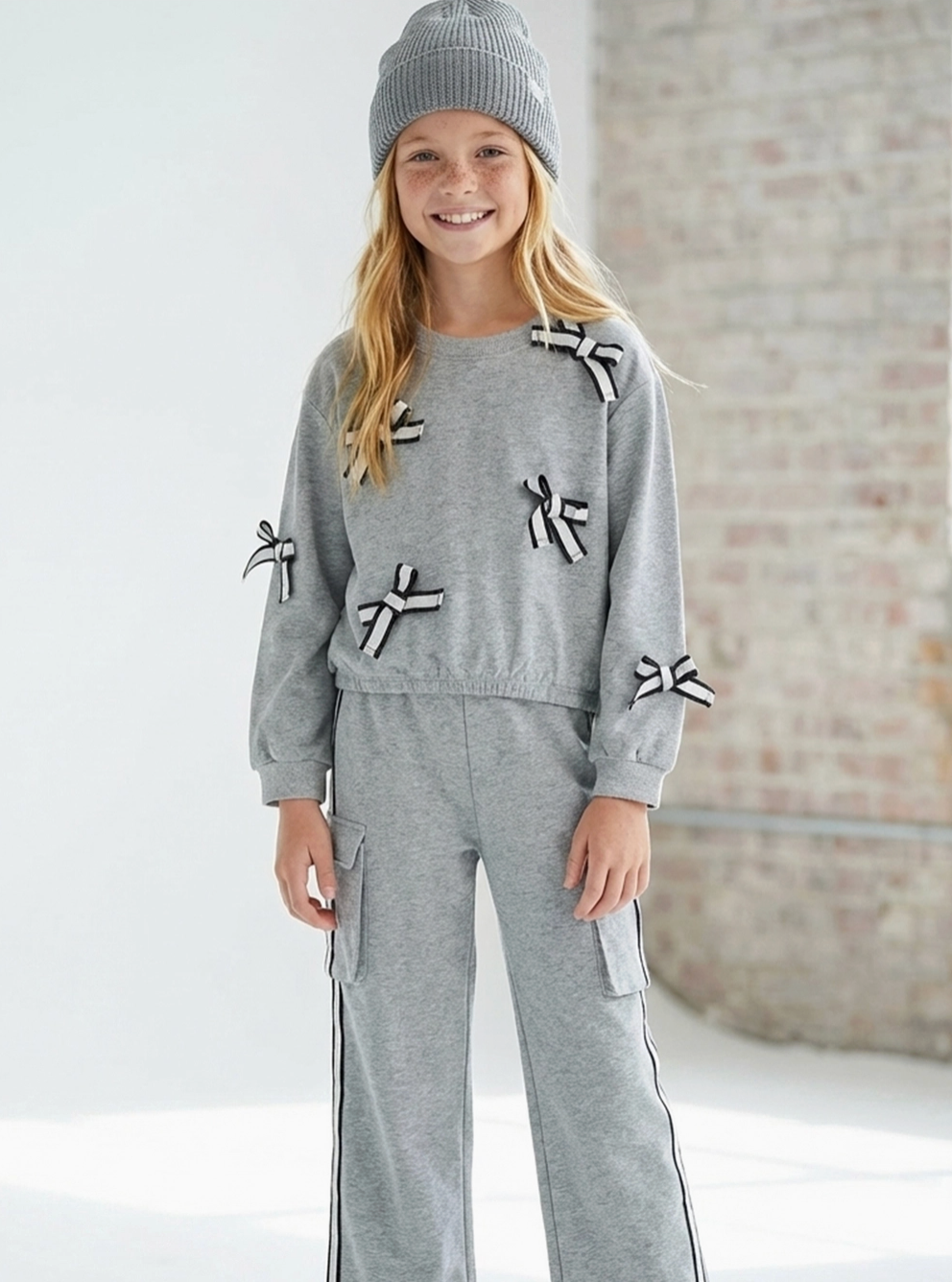 Oversized Sweatshirt w/ Bows